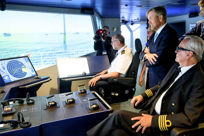 Koning Willem-Alexander opent het Seven Oceans Simulator centre (SOSc) van MARIN, het Maritiem Research Instituut Nederland