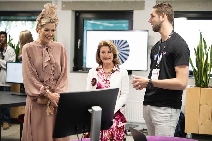 Koningin Máxima bezoekt het vijfjarig jubileum van Codam Coding College