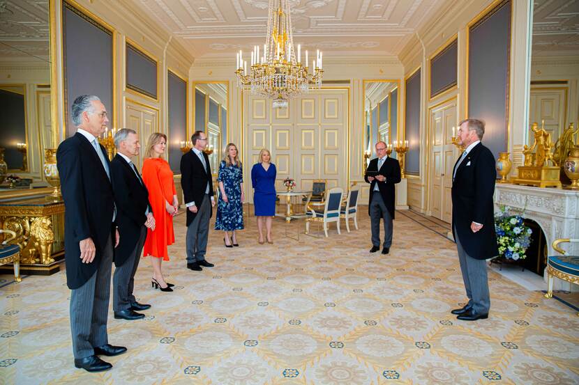 Koning ontvangt ambassadeurs ter beëdiging