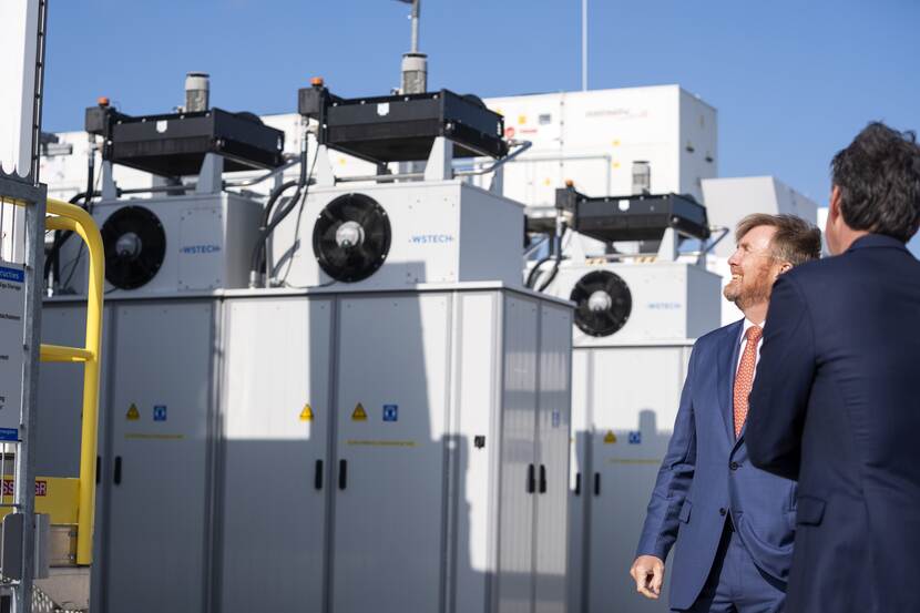 Koning Willem-Alexander bezoekt bedrijven in Flevoland en Friesland die zich bezighouden met de energietransitie