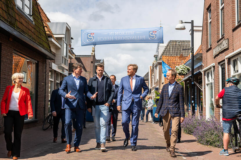 Koning Willem-Alexander bezoekt bedrijven in Flevoland en Friesland die zich bezighouden met de energietransitie