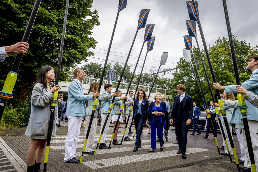Prinses Beatrix bij viering 150 jaar studentenroeivereniging Njord
