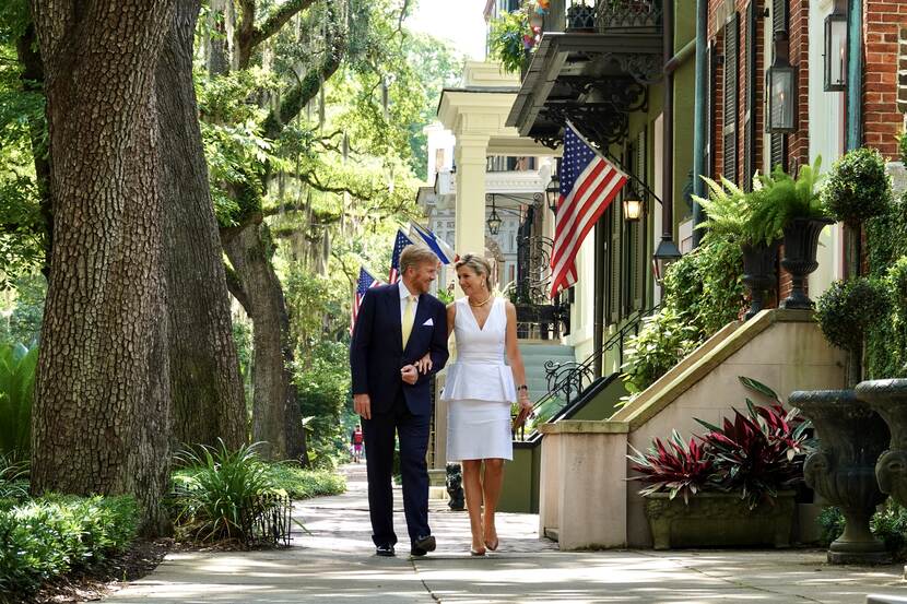Koninklijk Paar wandelt door Savannah