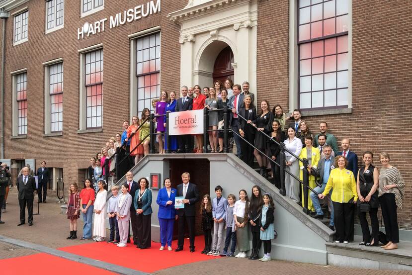 Koning Willem-Alexander opent H’ART Museum