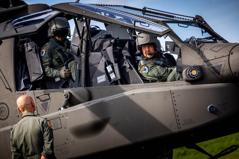 Koning bij helikopteroefening TAC Blaze