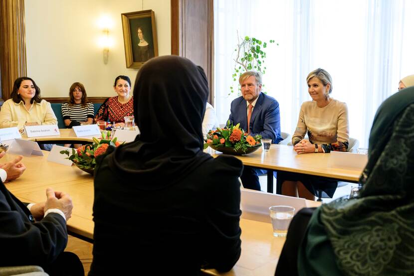 Koninklijk Paar in Vlaardingen in gesprek over situatie in Gaza en Israël