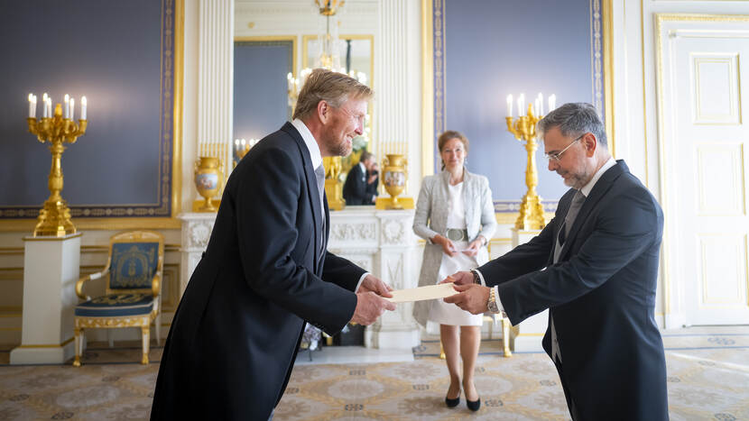 Geloofsbrieven ambassadeur van de Republiek Cyprus, Zijne Excellentie dr. S. Attas en Koning Willem-Alexander