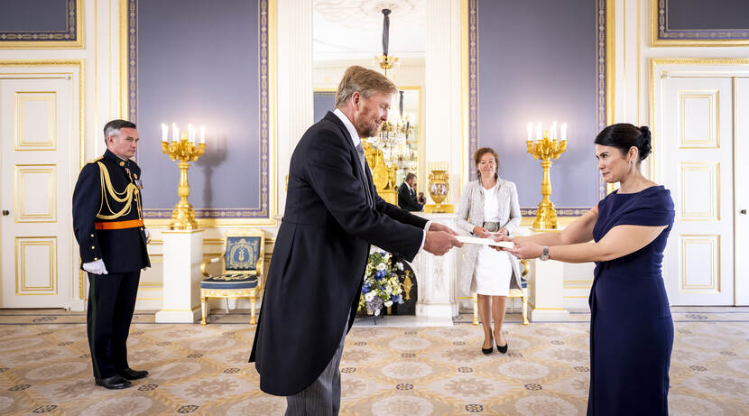 Geloofsbrieven ambassadeur van de Republiek Guatemala, Hare Excellentie A.C. Rodriguez Pineda en Koning Willem-Alexander