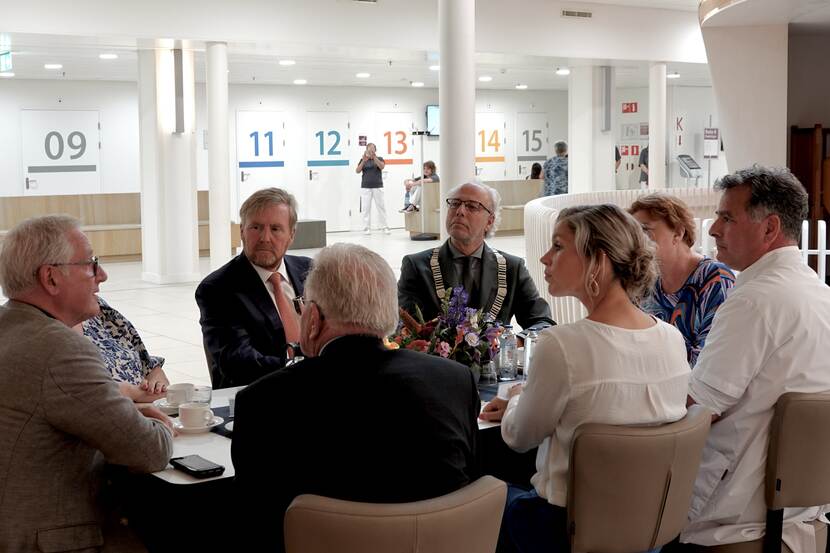 Koning bezoekt St. Antonius Ziekenhuis in Woerden