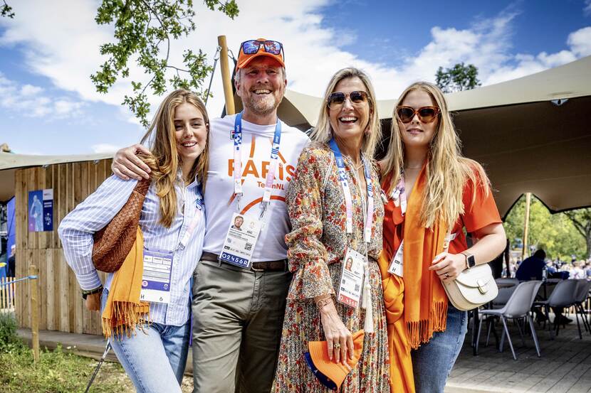 De Koning, Koningin Máxima, de Prinses van Oranje en Prinses Alexia bezoeken de Olympische Spelen 2024