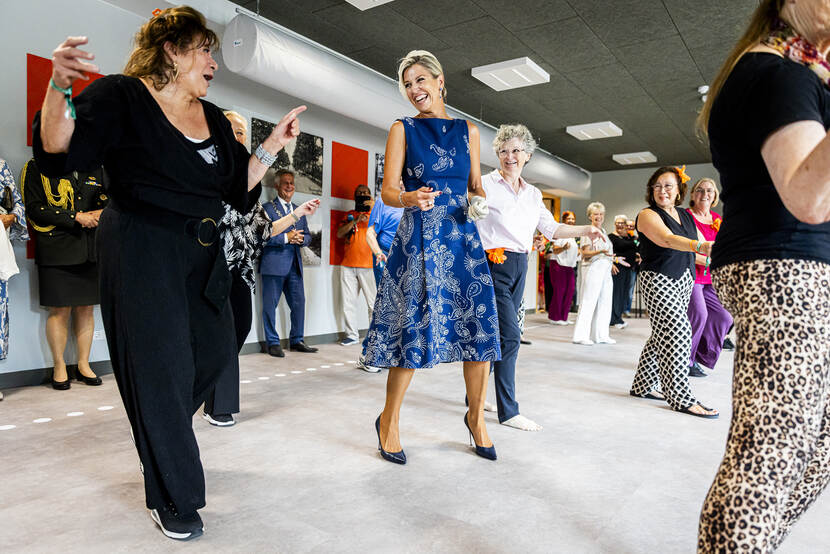 Koningin Máxima opent sociaal-centrum Soesterberg