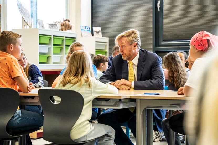 Koning bezoekt Ten Boer voor gesprekken met gedupeerden aardgaswinning