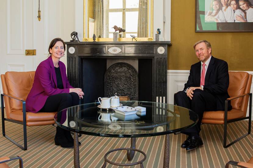 Koning en mevrouw Uitermark, minister van Binnenlandse Zaken en Koninkrijksrelaties