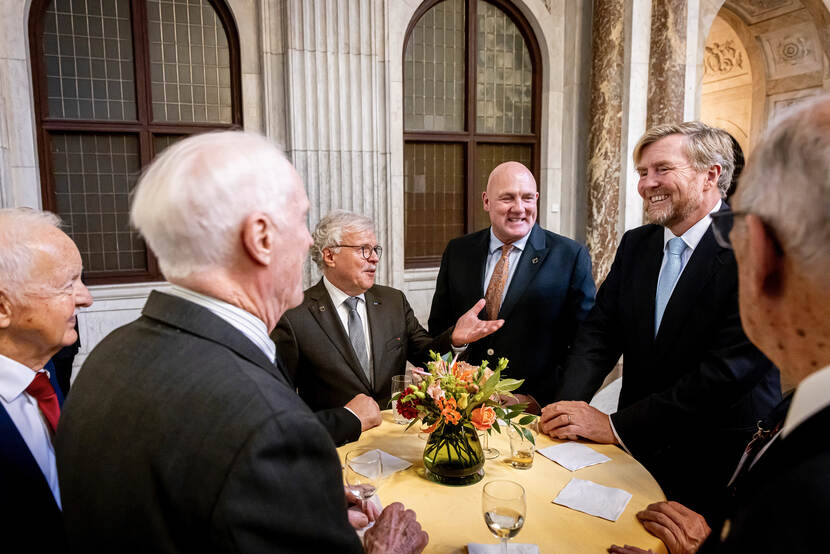 Koning Willem-Alexander en Koningin Máxima ontvangen astronauten tijdens ruimtevaartcongres