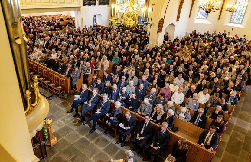 Koning Willem-Alexander is aanwezig bij de tachtigste herdenking van de razzia van Putten