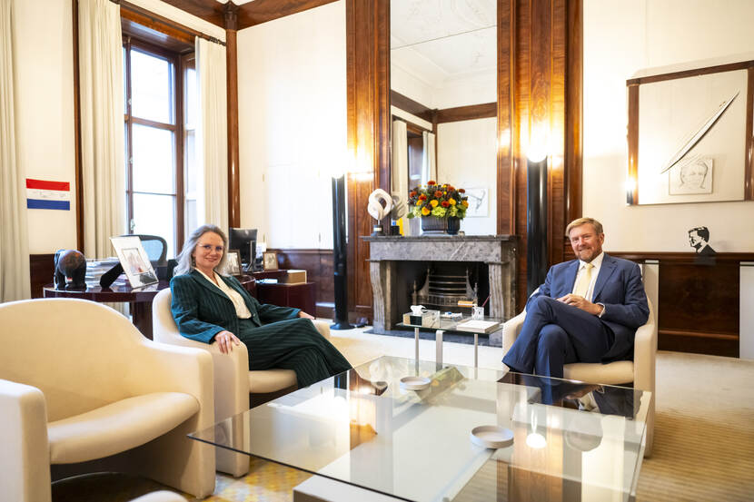 Koning en minister van Volksgezondheid, Welzijn en Sport