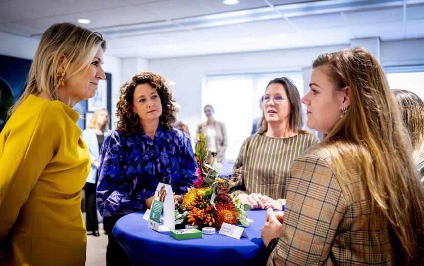 Koningin Máxima bezoekt zorginstelling Ipse de Bruggen in het kader van de Pensioen3daagse