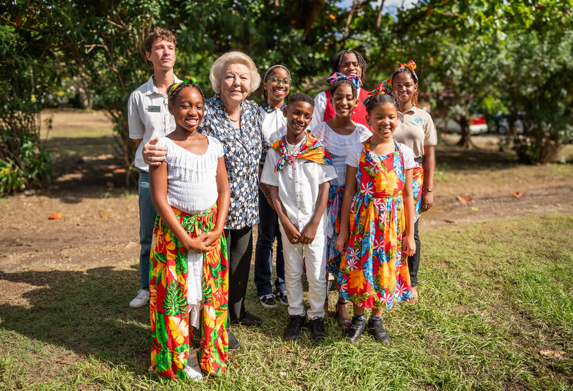 Prinses Beatrix bezoekt Sint Maarten