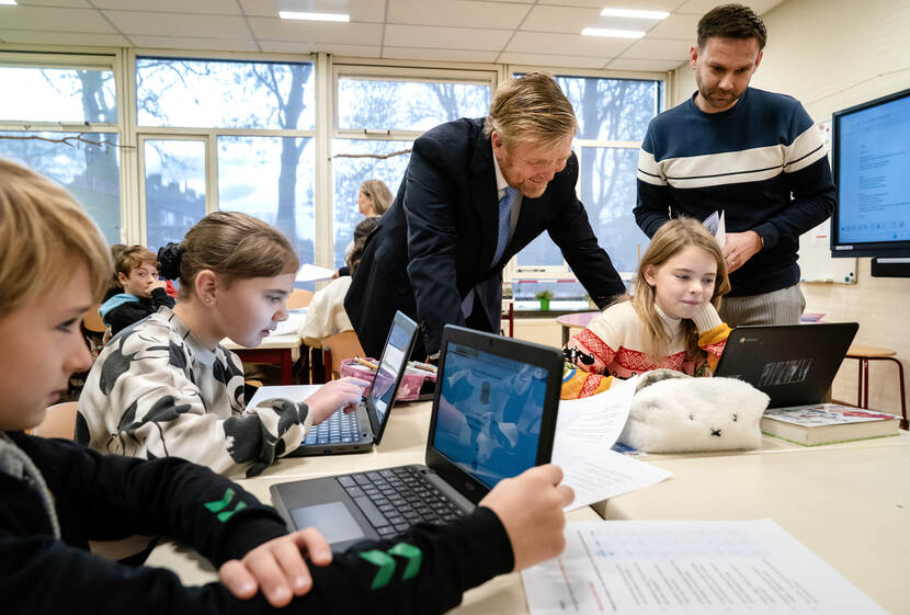 Bezoek Koning ivm basisvaardigheden primair onderwijs