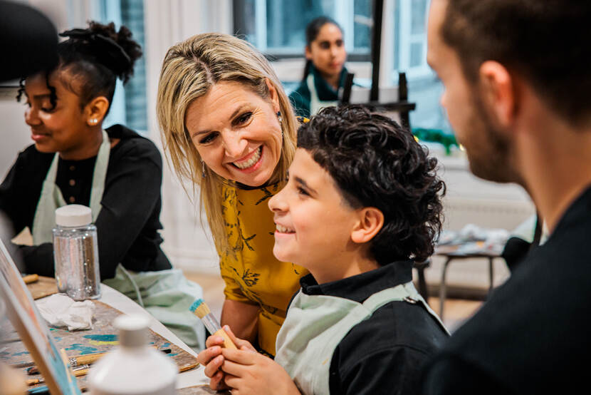 Koningin Máxima bezoekt deelnemende school grootste schoolband van Nederland