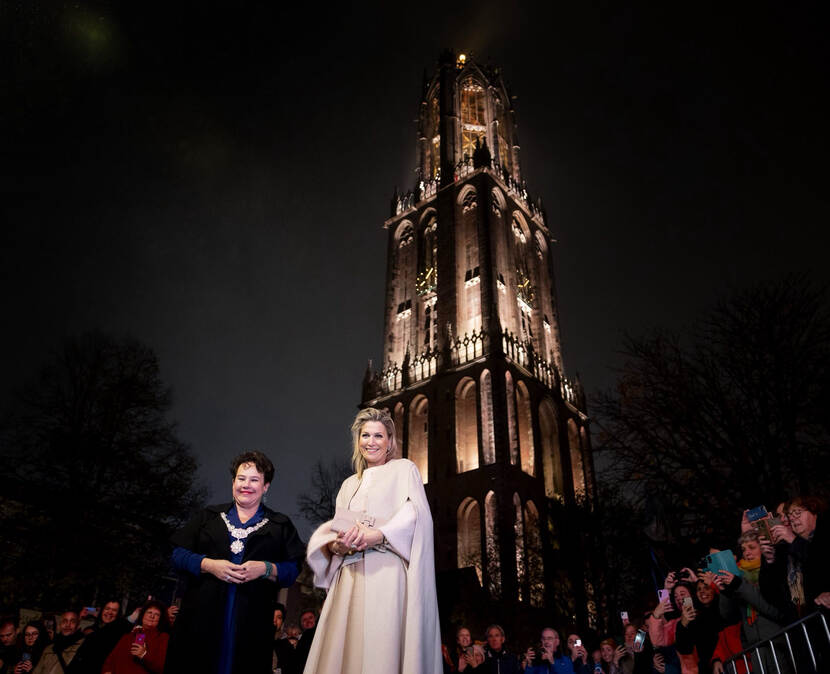 Koningin Máxima ontsteekt licht in gerestaureerde Domtoren