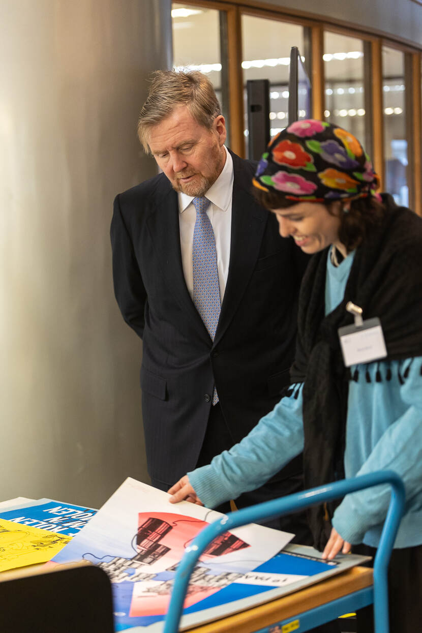 Koning Willem-Alexander bezoekt Internationaal Instituut voor Sociale Geschiedenis