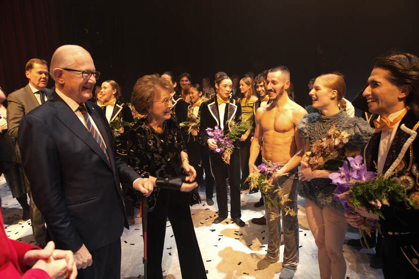 Prinses Margriet en prof. mr. Pieter van Vollenhoven bij première De Notenkraker van Introdans.