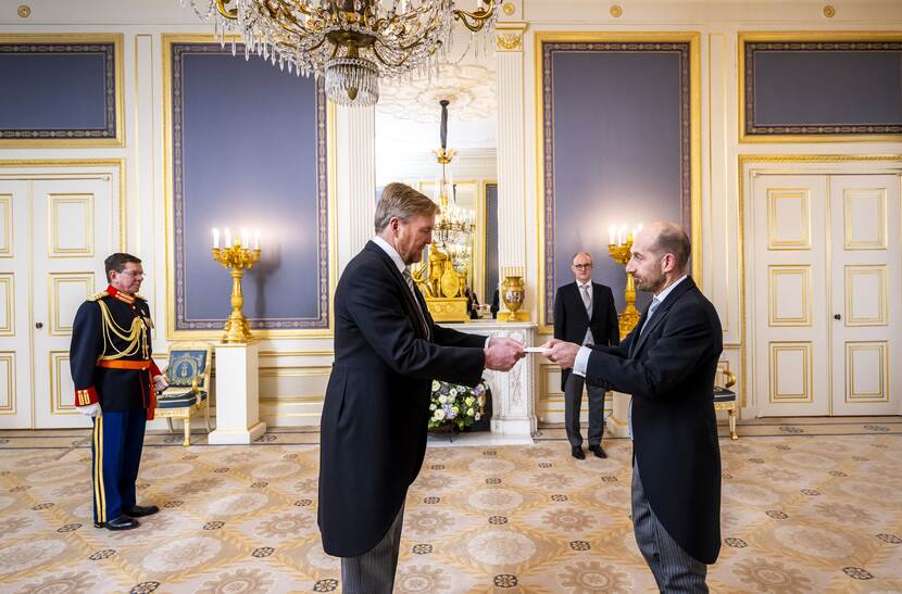 Koning en ambassadeur San Marino geloofsbrieven