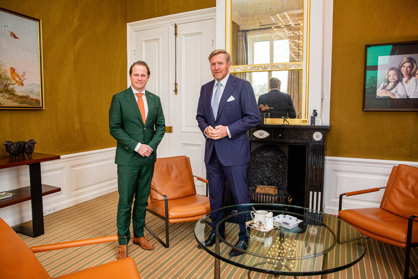 Koning en staatssecretaris van Defensie Gijs Tuinman