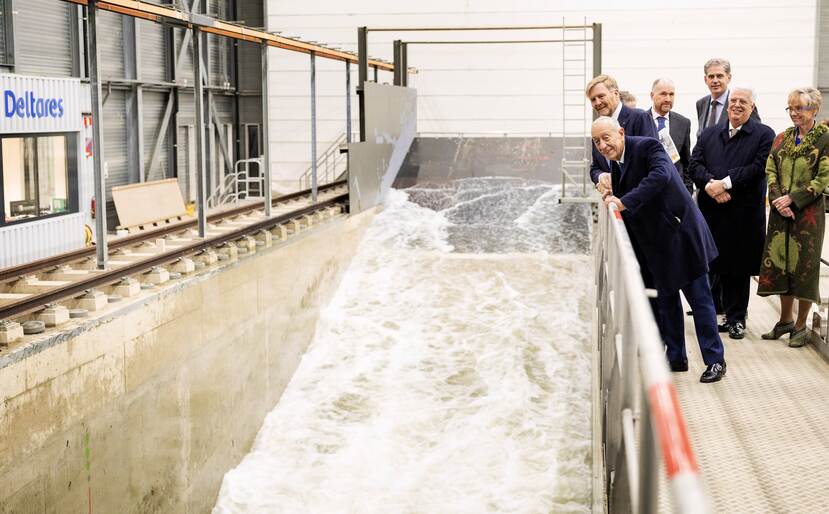 King Willem-Alexander and President Rebelo de Sousa at Deltares